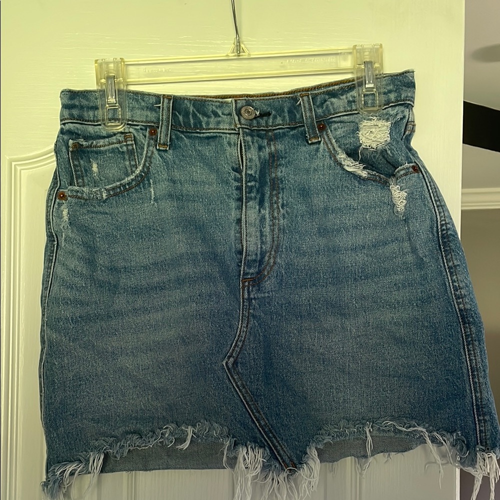 Abercrombie & Fitch Frayed Hem Blue Denim Skirt- CURVE LOVE 💜